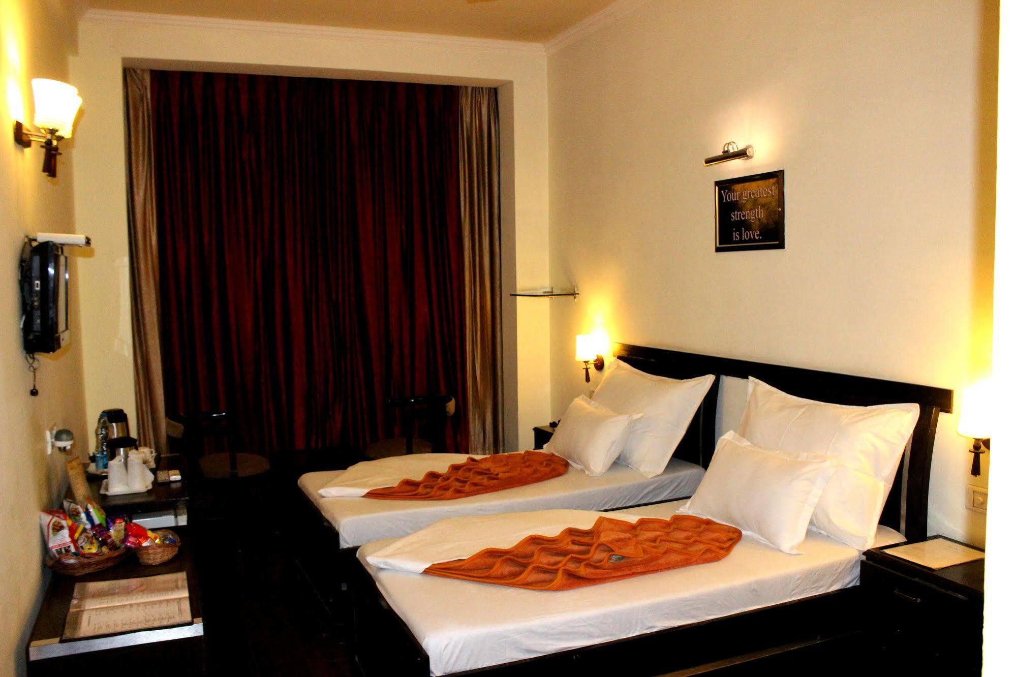 Hotel Hong Kong Inn Amritsar Esterno foto