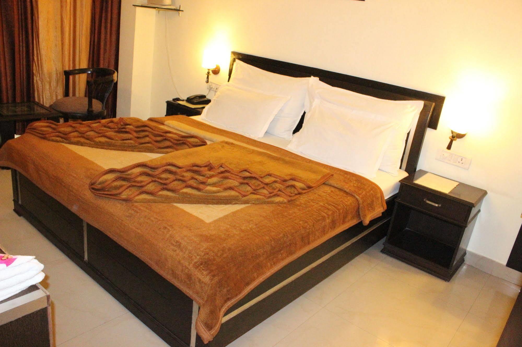 Hotel Hong Kong Inn Amritsar Esterno foto